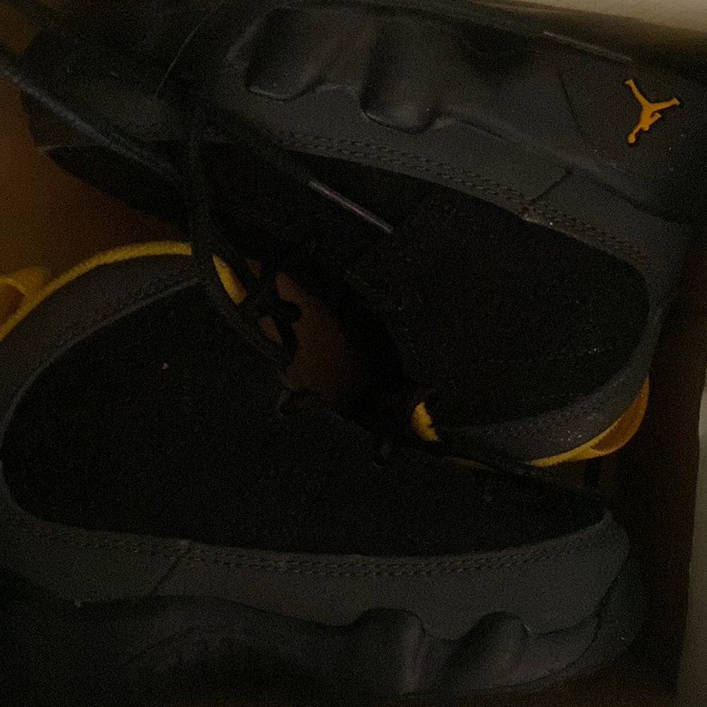 Size 6c toddler Jordan 9s
